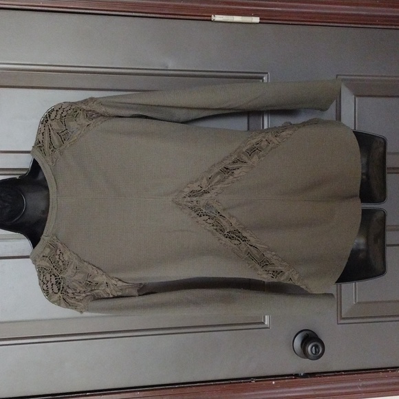 Mossimo long sleeved thermal with lace inserts - Picture 2 of 4